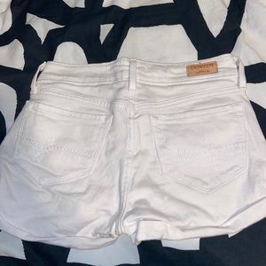 Levi’s low rise white shorts